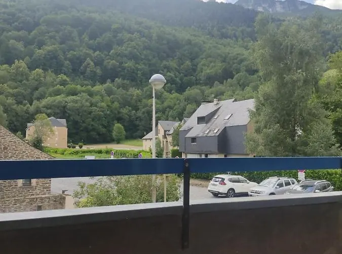 Cosy Lary Village 圣拉里苏朗